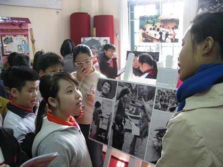 Triển lãm lưu động ảnh Trẻ em thời chiến tại Hà Nội - ảnh 3
